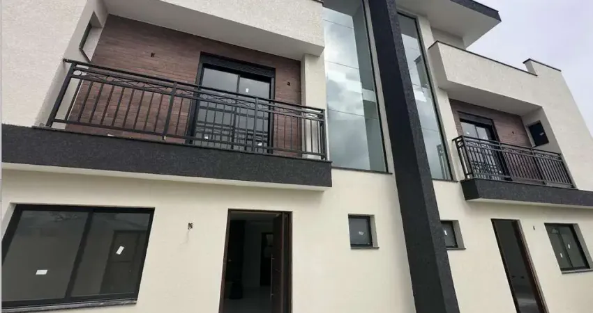 Sobrado novo no Uberaba, Curitiba PR, com 3 quartos  1 suíte , terraço, churrasqueira.
