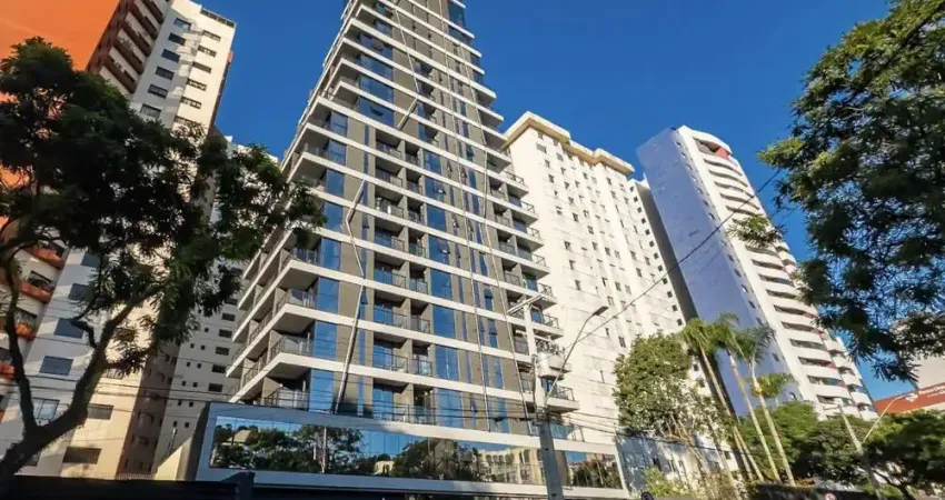 Studio novíssimo, em andar alto, no Batel, decorado, com lazer, rooftop, espaço gourmet e coworking.