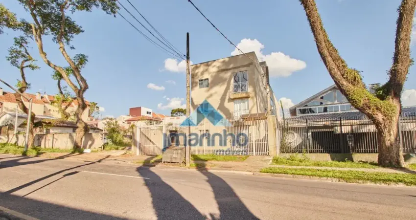 Santa Quitéria – 2 Quartos, Sacada com Vaga de estacionamento. Cod. JM95