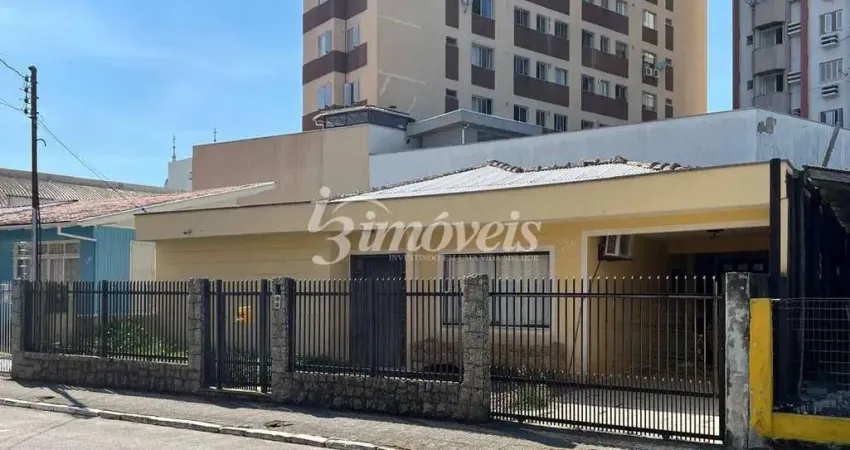 Terreno 260m² e casa à venda, Centro, Itajaí-SC