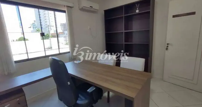 Sala para locação anual apenas para o ramo de advocacia, localizada na rua almirante barroso, uma das principais ruas do centro de itajaí/sc.