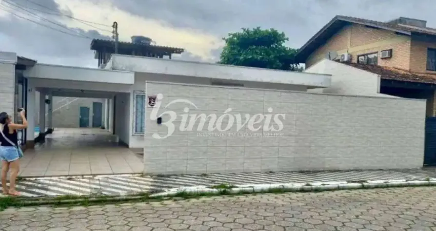 Casa à venda, 3 quartos sendo 1 suíte, 2 vagas, bairro são joão, itajaí-sc