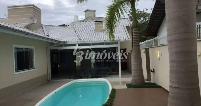 Casa alto padrão mobiliada à venda, 3 quartos sendo 1 suíte, 2 vagas, bairro ressacada, itajaí-sc