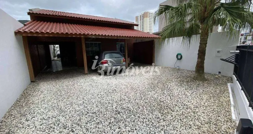 Casa à venda, 2 quartos sendo 1 suíte, 4 vagas, Bairro Fazenda, Itajaí-SC