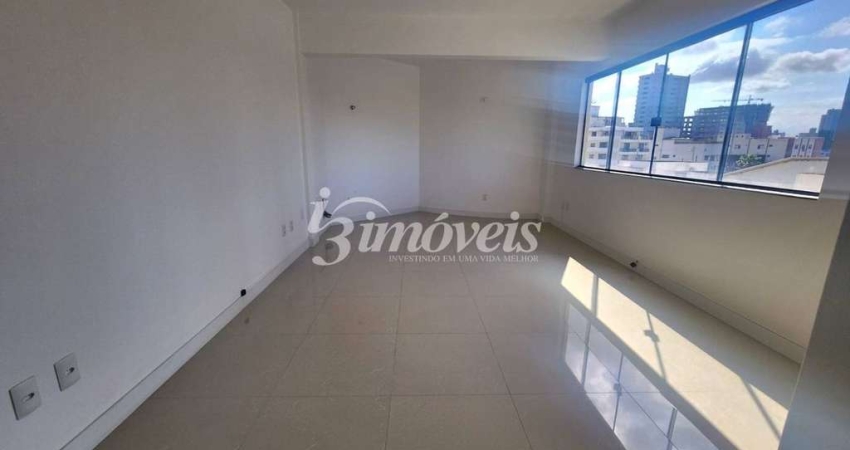 Sala Comercial para Locação Anual, 35m², Valentin Center, no Centro de Itajaí-SC