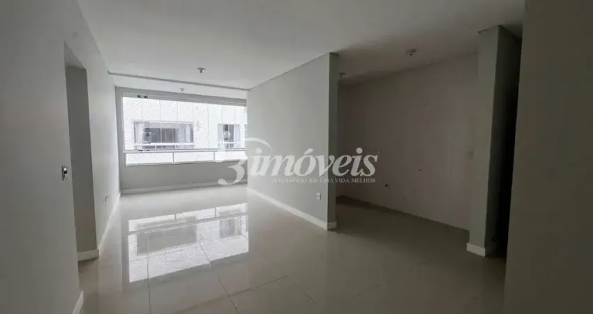 Apartamento para aluguel anual, com 2 quartos (sendo 1 suíte), 2 vagas de garagem, no bairro tabuleiro, camboriú -sc