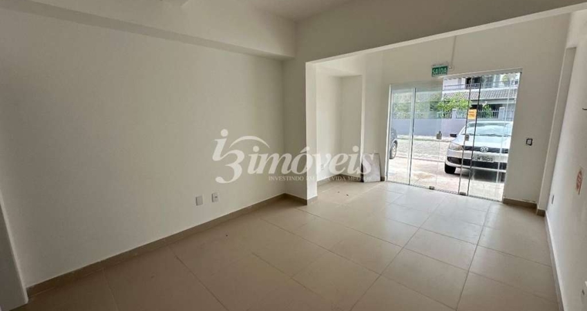 Sala / Loja, para locação anual, 20m² ,Bairro Centro , Navegantes-SC, com grande visibilidade de quem passa.