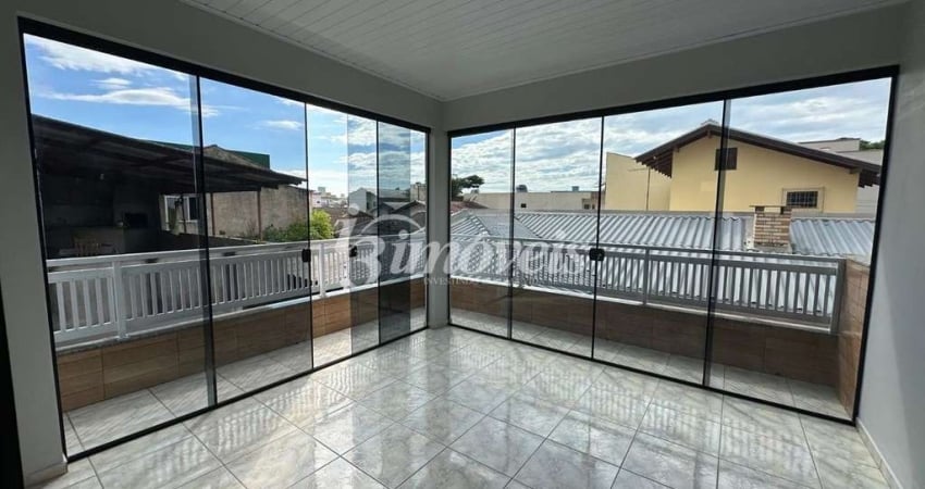 Casa no segundo andar para locação anual, com 1 quartos, 1 vagas de garagens, no bairro São Vicente, Itajaí-SC