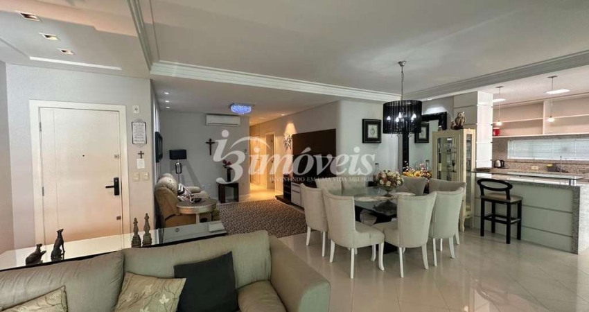 Apartamento para locação anual mobiliado, equipado e decorado, com 4 suítes, 2 vagas de garagem privativas, Residencial Villa do Mar, no bairro Meia Praia, Itapema-SC