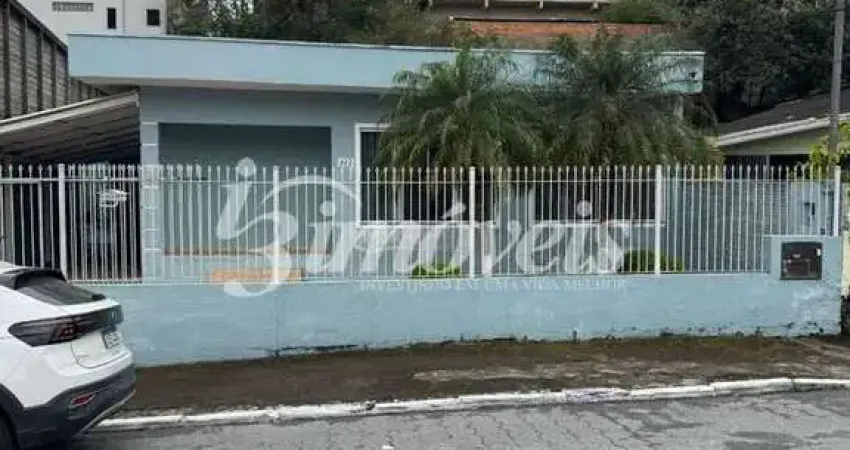 Casa à venda, com 3 quartos, vaga para três carros, no bairro Fazenda, Itajaí SC