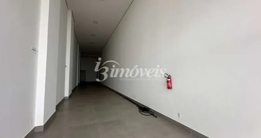 Sala / loja, para locação anual,105m², bairro canto da praia, porto belo-sc, com grande visibilidade de quem passa.