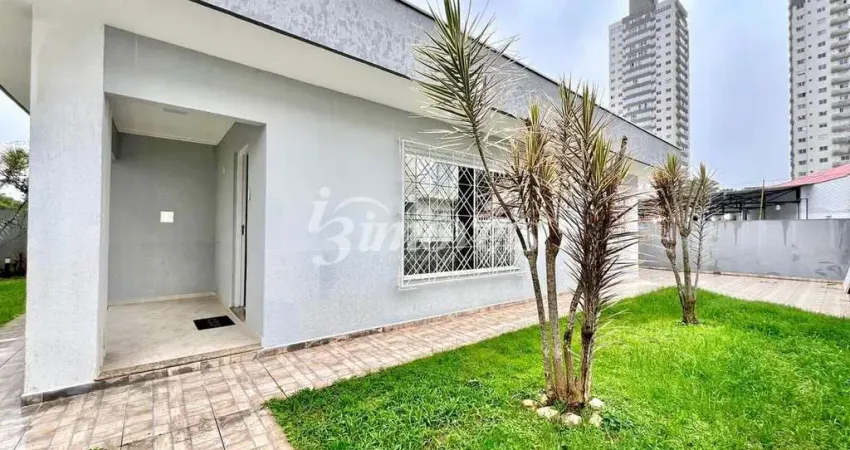 Casa à venda, semimobiliada, com 2 quartos, 2 vagas, edícula e terraço, bairro centro, itajaí
