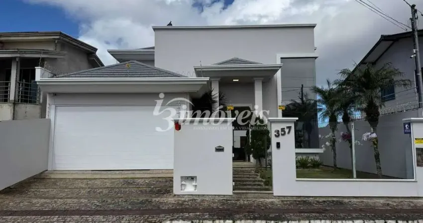 Casa averbada à venda, finamente mobiliada, equipada e decorada, com 3 suítes, área de festas e piscina, bairro são vicente, itajaí sc