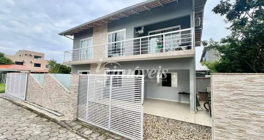 Casa semimobiliada para locação, a 150 metros do mar, 2 quartos, 1 vaga de garagem, condomínio vila donivete, bairro centro, navegantes-sc