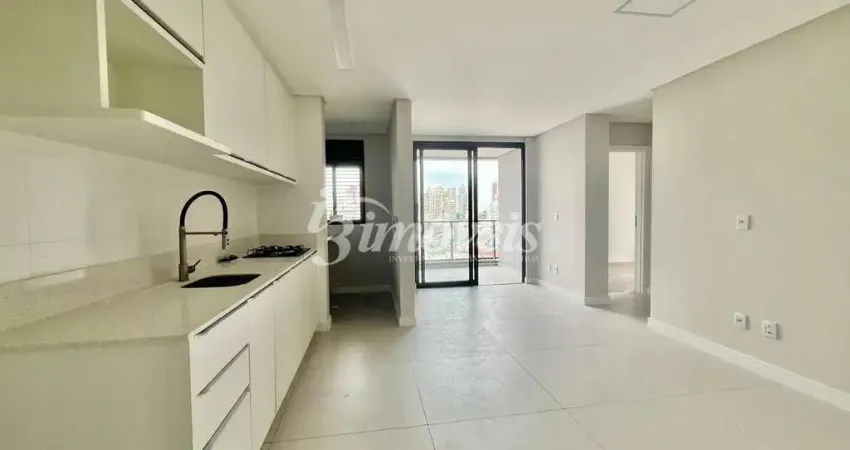 Apartamento semimobiliado para locação, 2 suítes, 1 vaga, edifício residencial maiori, bairro centro, itajaí-sc