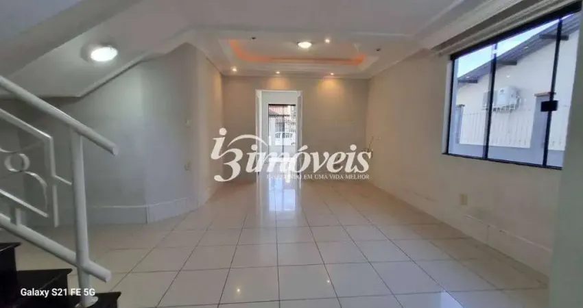 Sobrado à venda, 3 quartos (sendo 2 suítes), 3 vagas de garagem, Bairro Cordeiros, Itajaí - SC