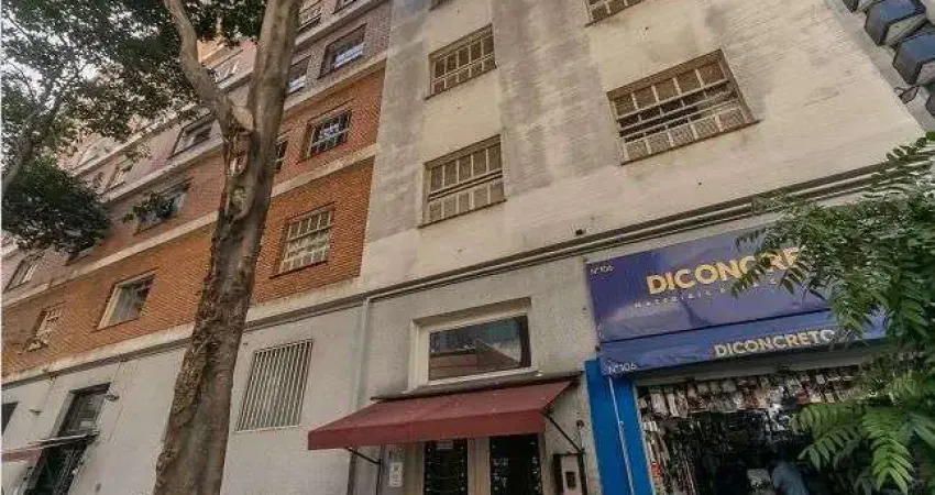 Apartamento de 3 dormitorios de 144m2 na Consolacao ha 200 mts do metro com 2 banheiros em Sao Paulo!