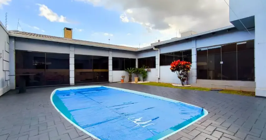 Excelente casa com piscina mobiliada a venda no bairro Alto Alegre .