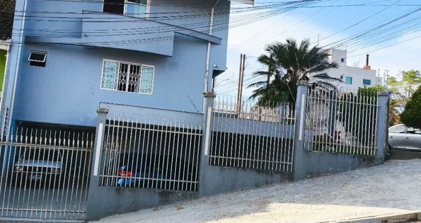 Excelente sobrado de esquina com ático no capão raso e sobra de terreno