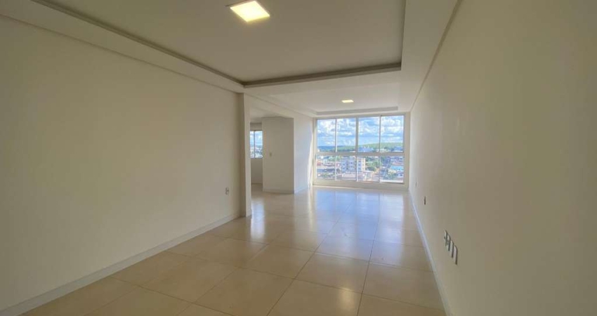 Apartamento com 3 quartos para alugar na Avenida Senador Atílio Fontana - E, 3923, Efapi, Chapecó