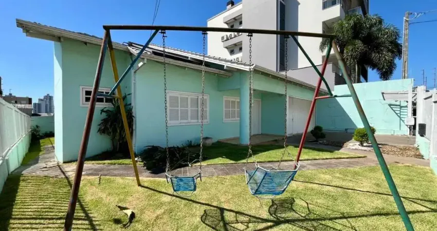 Casa com 4 quartos para alugar na Rua Olavo Bilac - E, 843, São Cristóvão, Chapecó