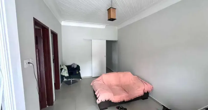 Casa 2 Dormitórios, 2 Vagas e Quintal  Macuco, Santos/SP | Reformada e Pronta para Morar!