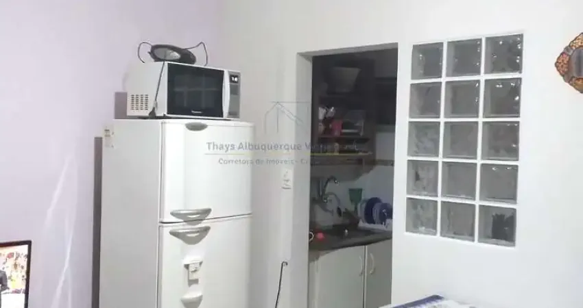 Venda Excelente Kitnet  Térreo, na Quadra da Praia, no Embaré, em Santos -SP