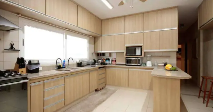 Lindo imóvel em um dos mais charmosos residenciais de alphaville, com 850m² de área de terreno e 980m² de área construíd