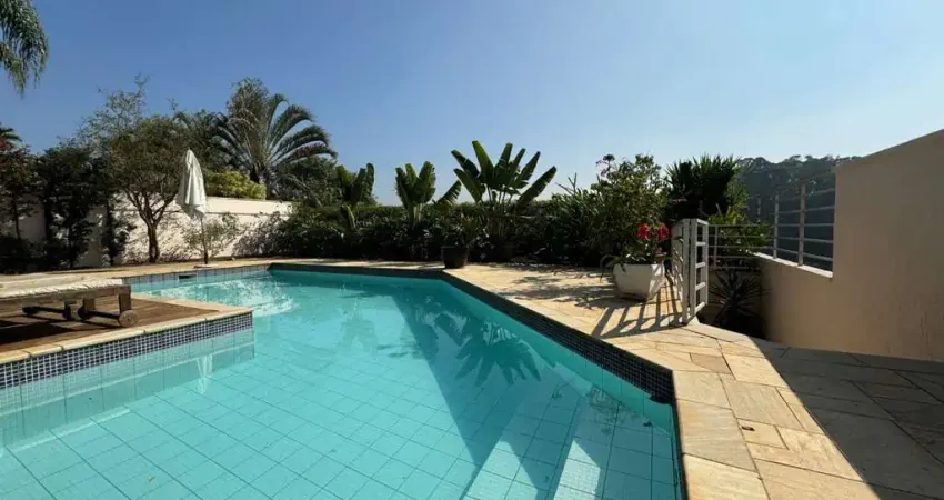 Uma casa maravilhosa com vista livre e permanente, excelente localização no condomínio