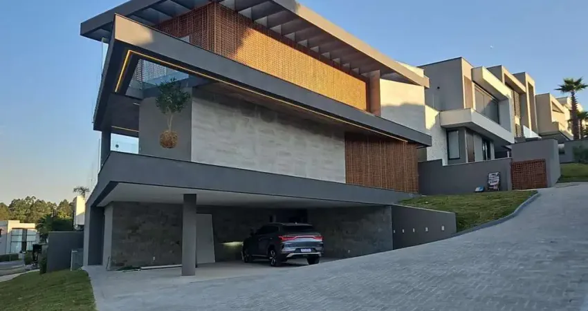 Apresentamos esta residência espetacular, projetada para quem valoriza a sofisticação, conforto e integração com a natureza.