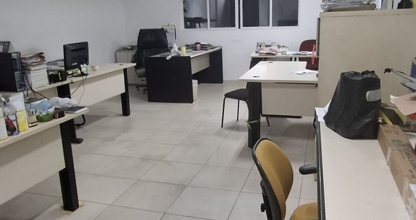 Barracão / Galpão / Depósito com 5 salas para alugar na Rua Luciano Silva, 475, Vila das Belezas, São Paulo