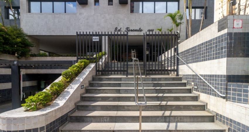 Sala Comercial 2 salas, recepção, 2 banheiros, 1 vaga, 32m2, ar condicionado