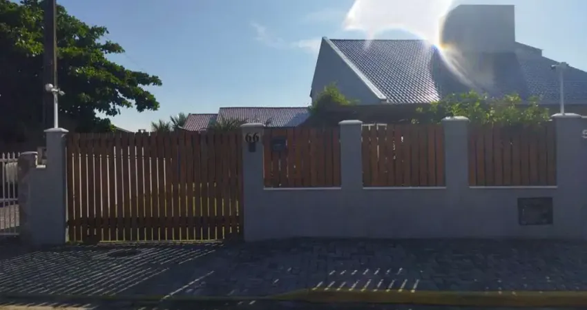 Casa de Praia para Venda em Balneário Barra do Sul, Centro, 3 dormitórios, 2 suítes, 2 banheiros
