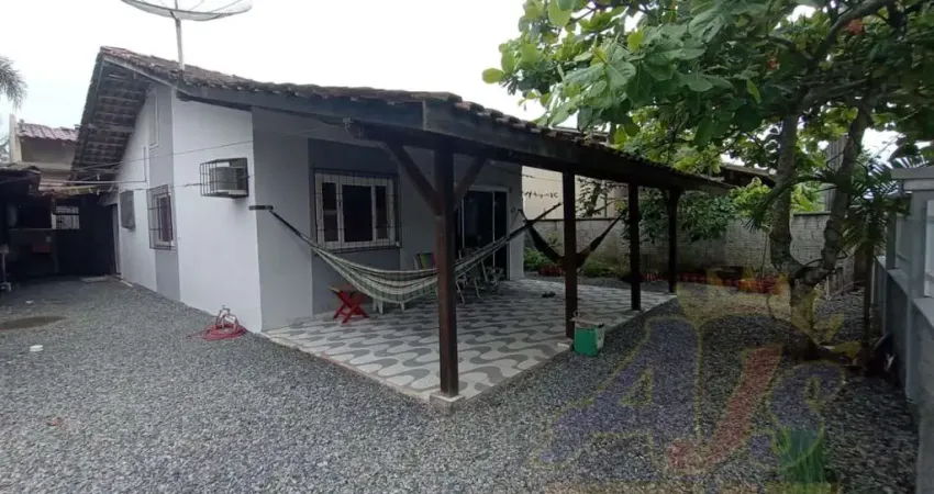 Casa para Venda em Balneário Barra do Sul, Centro, 3 dormitórios, 2 banheiros