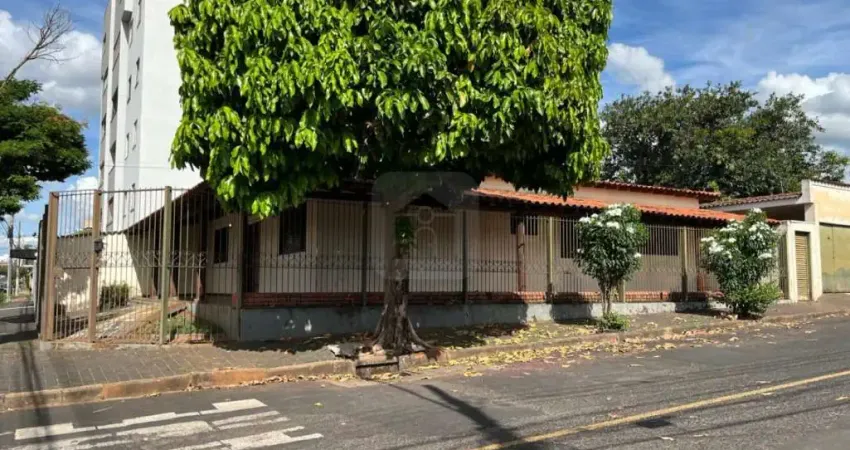 Casa com 4 quartos à venda no Conjunto Segismundo Pereira, Uberlândia 
