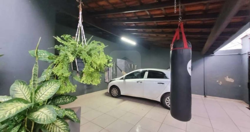 Casa com 3 quartos à venda no Santa Mônica, Uberlândia 