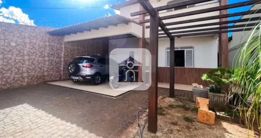 Casa com 3 quartos à venda no Santa Rosa, Uberlândia 