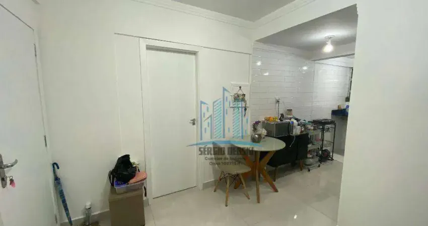 Vende-se apartamento totalmente reformado (elétrica, hidráulica, janelas, piso etc) na quadra da praia, Ponta da Praia, Santos-SP.