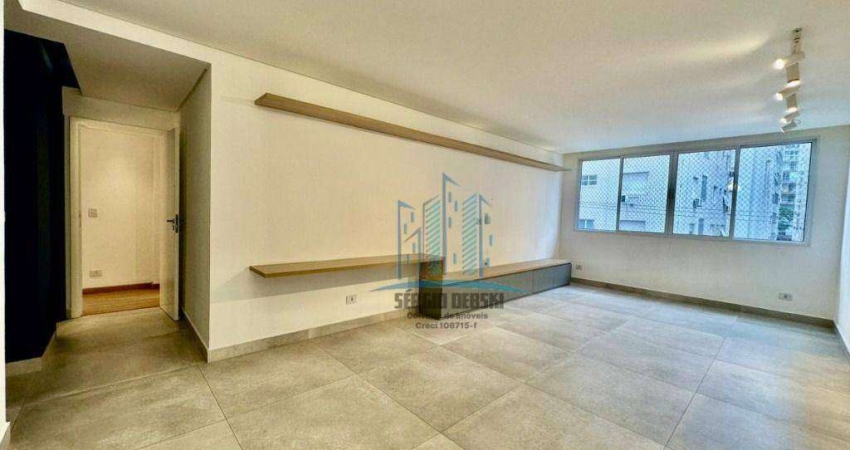 Vendo apartamento na orla, Gonzaga, Santos, lindamente reformado. Pequena vista para o mar. Venda ou locação.
