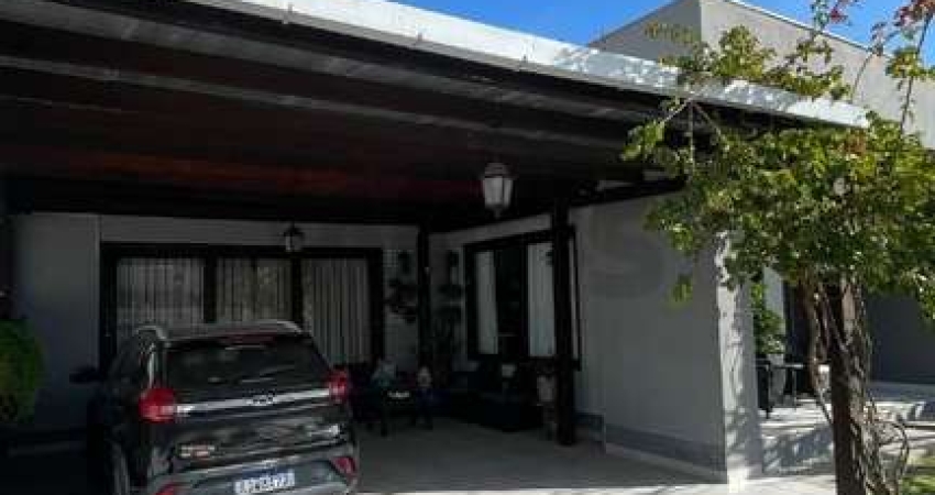 Casa a 300m do mar, com 3 suítes, zona velha Balneário Rincão