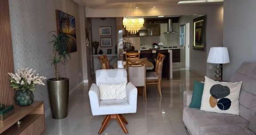 Apartamento finamente mobiliado, andar alto, vista livre