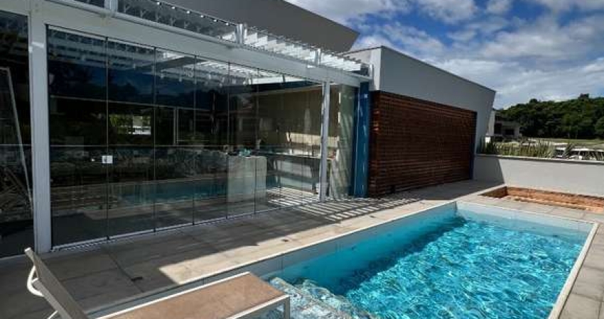 Casa com piscina e área gourmet em Condomínio Fechado em Criciúma
