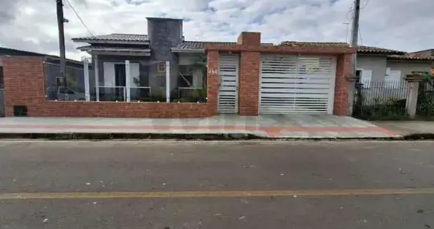 Casa multifamiliar independente, com piscina e área gourmet