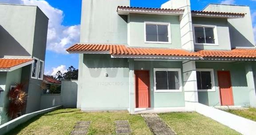Casa Geminada 3 Dormitórios em Condomínio Fechado