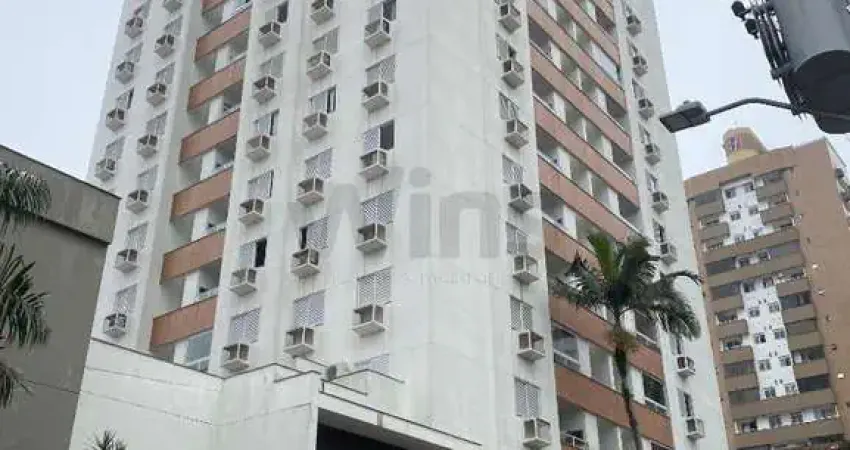 Apartamento 2 dormitórios, sacada com churrasqueira, Centro Criciúma-SC