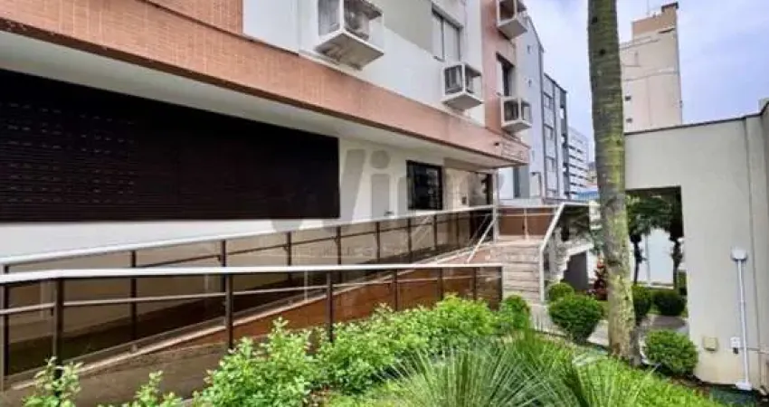 Apartamento mobiliado com vista livre e andar alto no centro