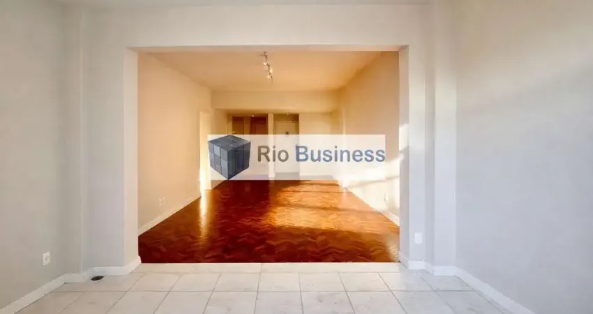 Apto Reformado 3 quartos (1 suíte) vaga coberta portaria 24h