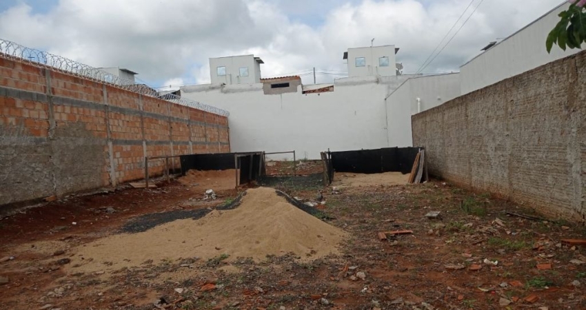 Terreno à venda no Parque das Laranjeiras, Uberlândia 