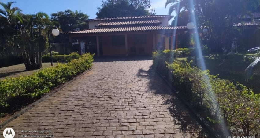 linda chácara bem localizada de esquina