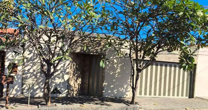 Casa para Venda em Uberlândia, Cidade Jardim, 3 dormitórios, 1 suíte, 2 banheiros, 2 vagas
